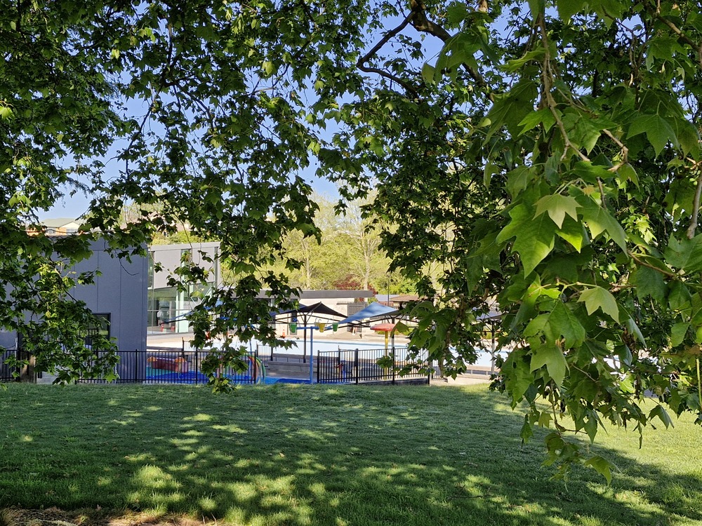 Learn-to-swim pool design